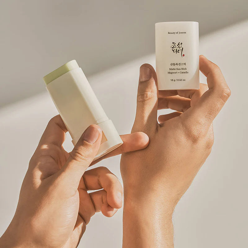 BEAUTY OF JOSEON - MATTE SUN STICK MUGWORT + CAMELIA SPF50 PA++++